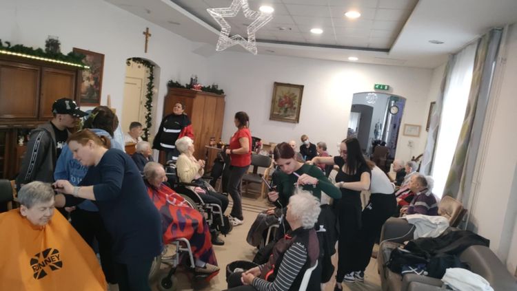 Jószolgálati hajvágás