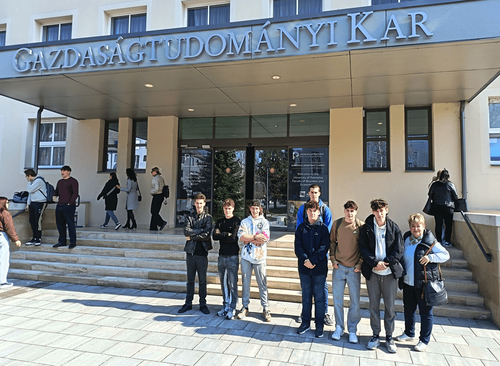 PÉNZ 7 + = PÉNZ 7  kísérőprogram