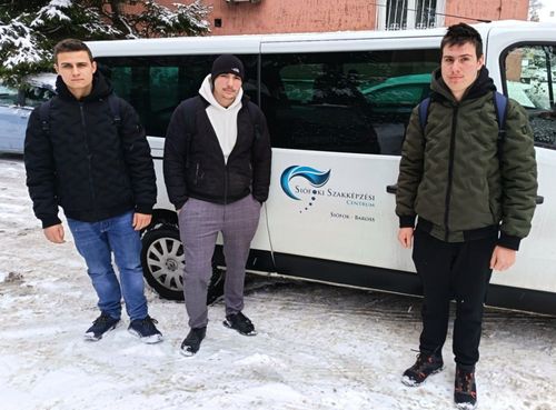 asztalosok 57b0a372-9cb0-4292-80bf-2c37888f1569.jpg